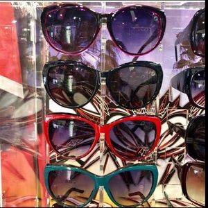 🔥🔥🔥KISSY FLY 💋💋💋Cat eye Sunglasses 🖤